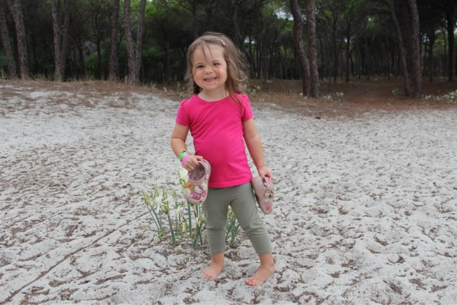 Penelope mag keinen Sand in ihren Crocs