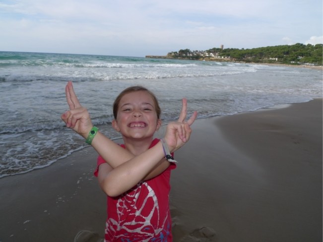 Esmeralda gibt dem Strand in La Mora eine 2 (1 gibt es nur für Swimmingpools)