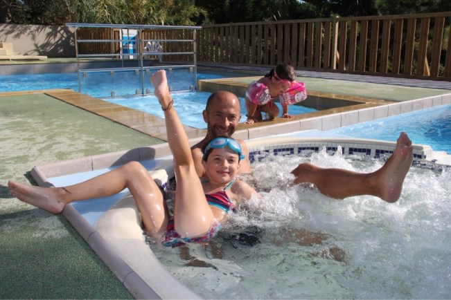 Ein letztes Bad im Pool 1