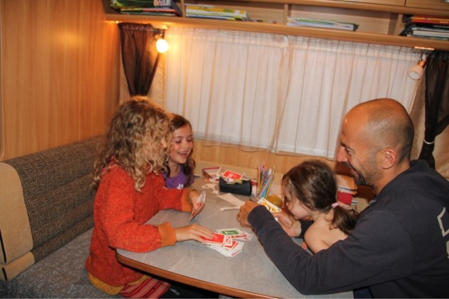 Mau Mau mit Esmeraldas neuer Freundin