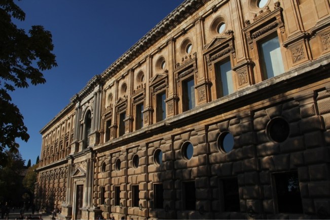 Palacio Carlos V. - katholischer Prunkbau mitten im islamischen Mikrokosmos