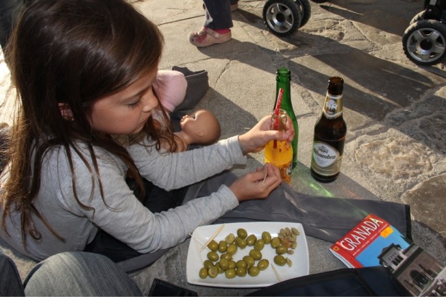 Zu jeder 1. Getränkerunde gibt es was zum "Futtern"