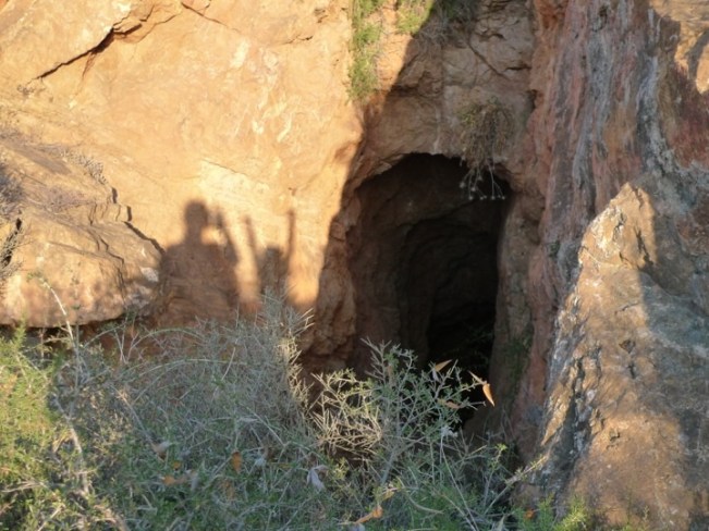 Wir entdecken eine verborgene Höhle