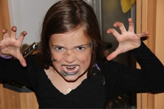 Esmeralda bereit für Halloween