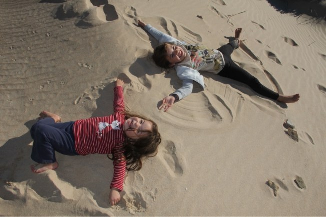 "Adventsengelchen" im Sand statt im Schnee...