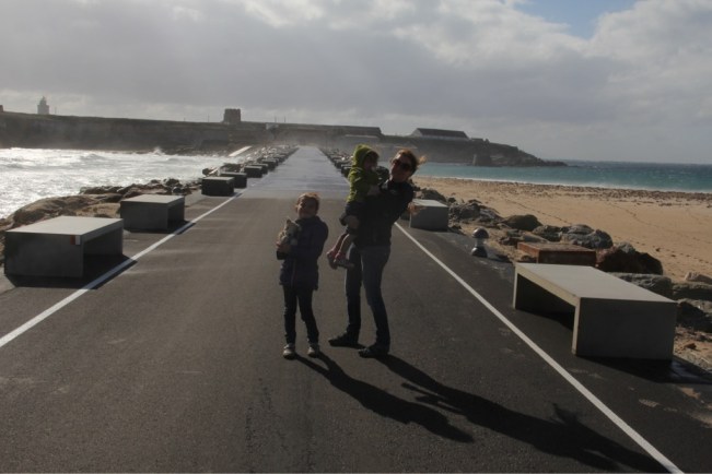Stürmischer südlichster Punkt vom europäischen Festland - links Mittelmeer, rechts Atlantik
