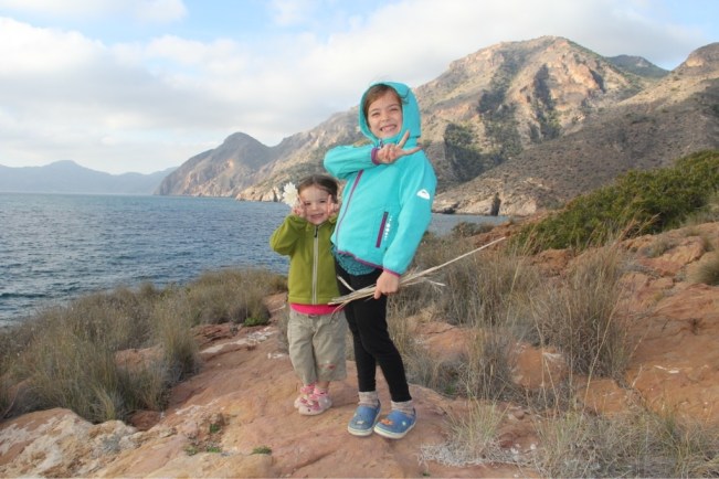 Die Kids sammeln Material für den Krippenbau