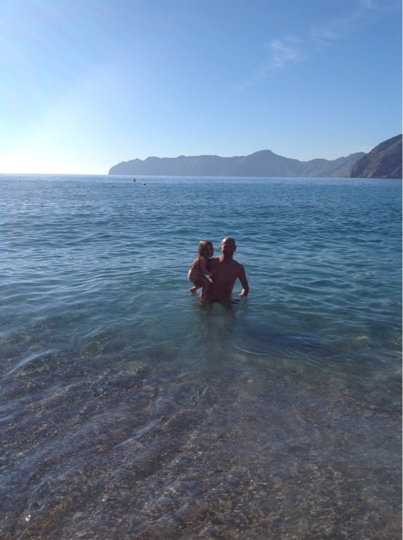 Esteban und Penelope beim Neujahrsschwimmen