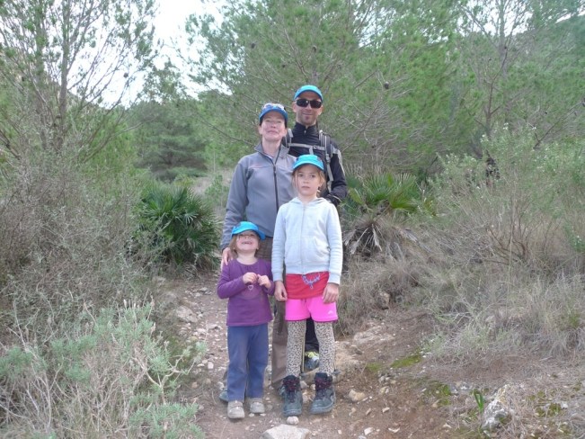 Familie Ausgeflogen am Wandern