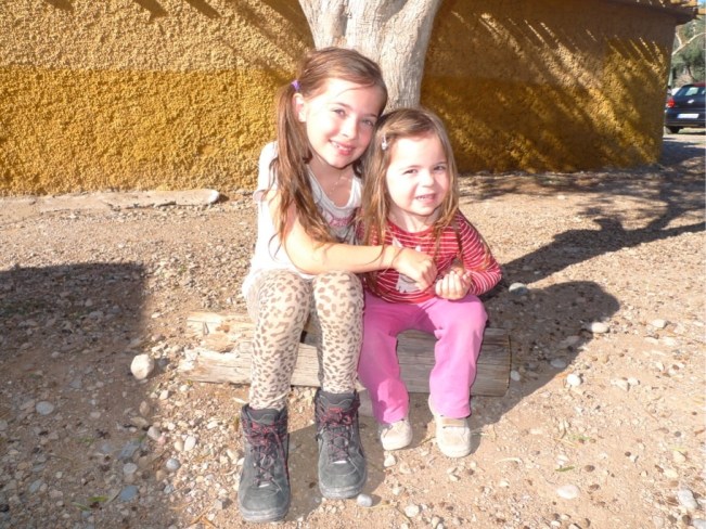 Nun befindet sich die Bank vor unserem Camper und wird häufig genutzt