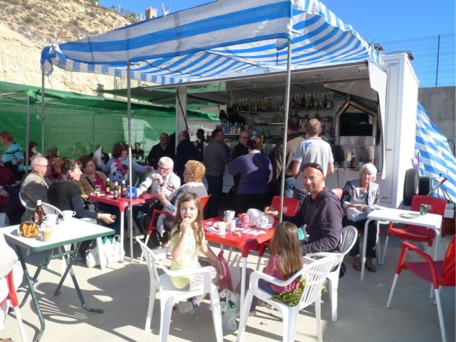 Wir essen Churros auf dem Markt von Mazarron