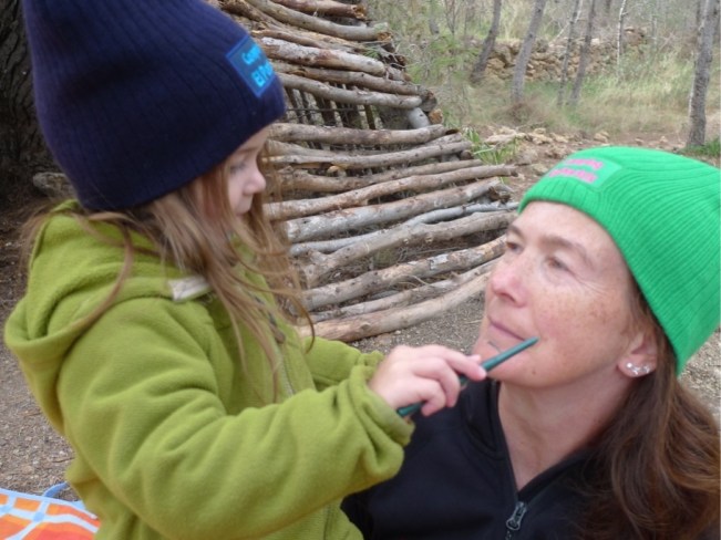 Auch Juanita bekommt noch Ihre Bemalung