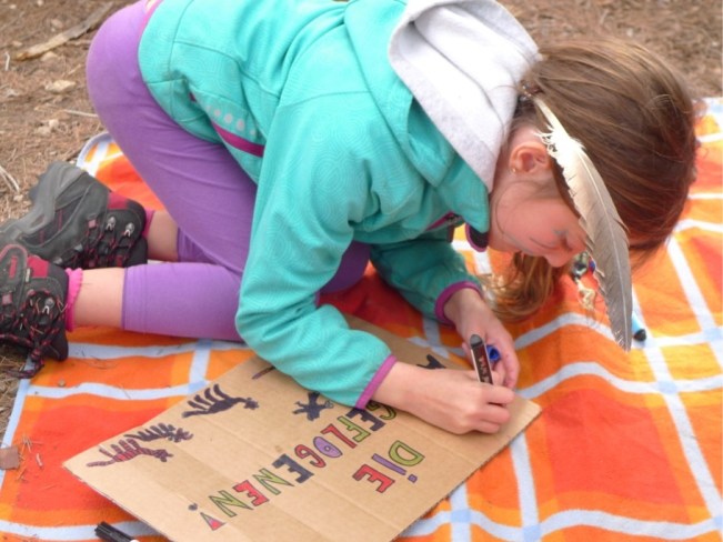 Das Schild ist fast fertig!