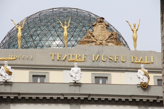 Große Glaskuppel als architektonisches Highlight