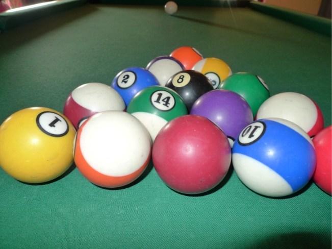 Manchmal gehen wir in die Camping-Bar Billard spielen