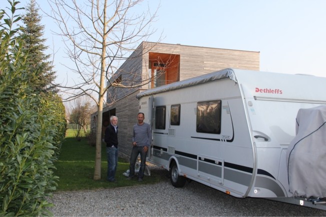 Der Wohnwagen ist geparkt ( und bereit für die nächste Tour...)