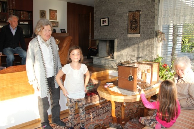 Auch Gota Trudi ist gekommen, um uns zu begrüßen.