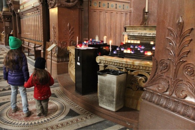 ...besichtigen beeindruckende Kirchen...