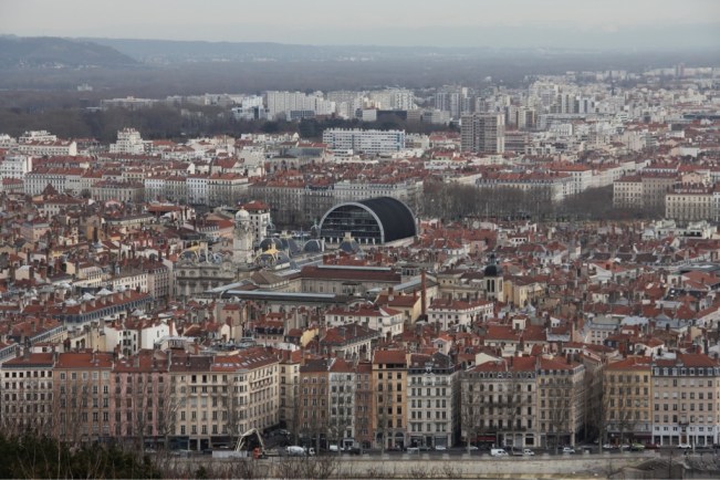 Blick auf Altstadt mit Oper