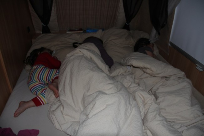 Schläft gut, morgen geht es nach Paris!